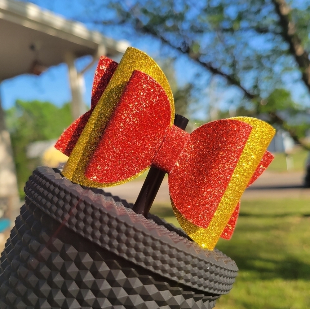 Tumbler bow straw topper